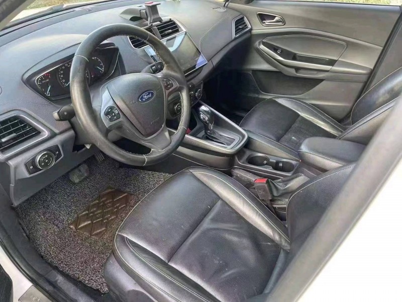 宜昌17年福特福睿斯5