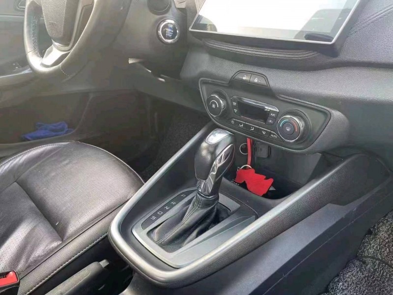 宜昌17年福特福睿斯7