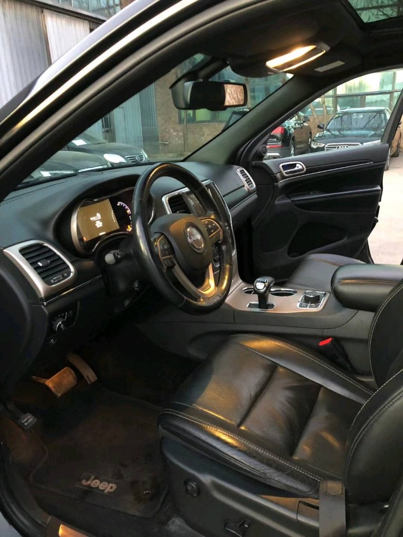 沈阳14年Jeep大切诺基3