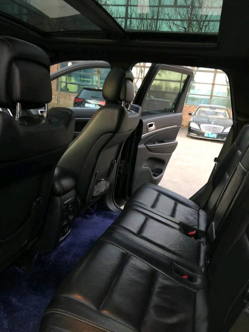 沈阳14年Jeep大切诺基4