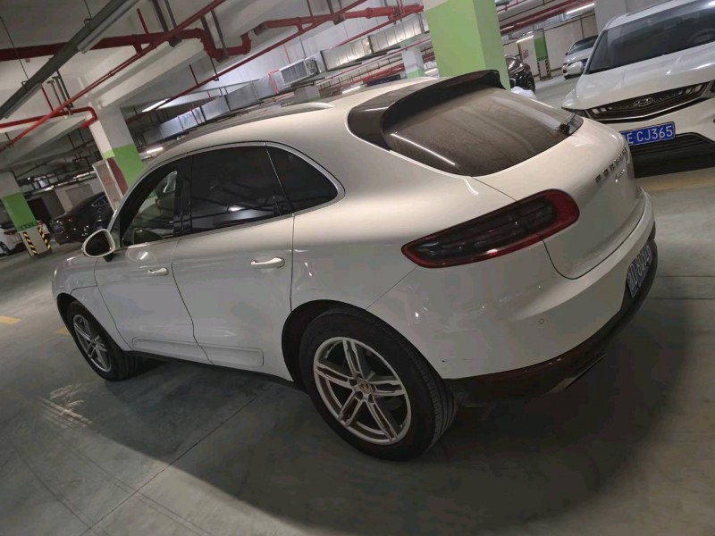 东营15年保时捷Macan7