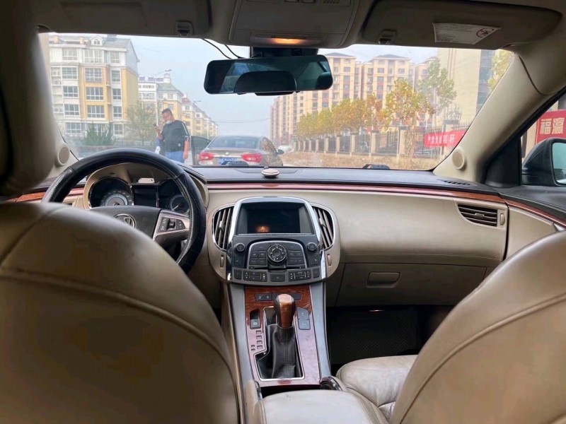 枣庄12年别克君越6