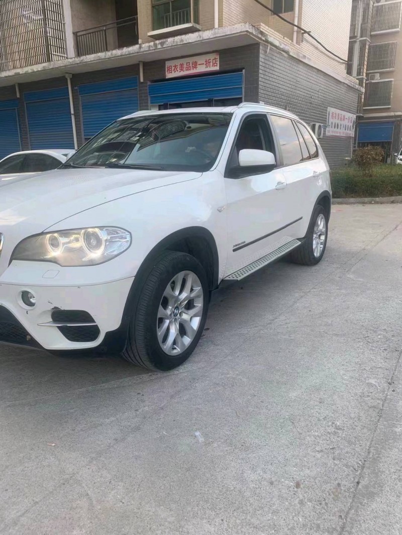 济南12年宝马X57