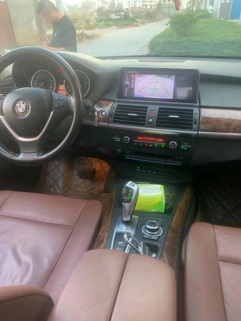 济南12年宝马X56