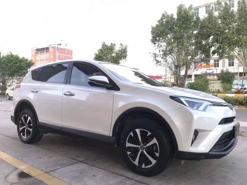 佛山18年丰田RAV49