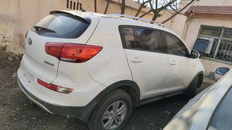 济南16年起亚智跑8