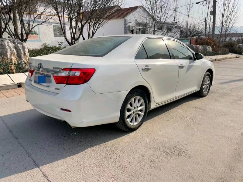 济南12年丰田凯美瑞3