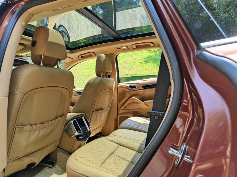 东莞12年保时捷卡宴7