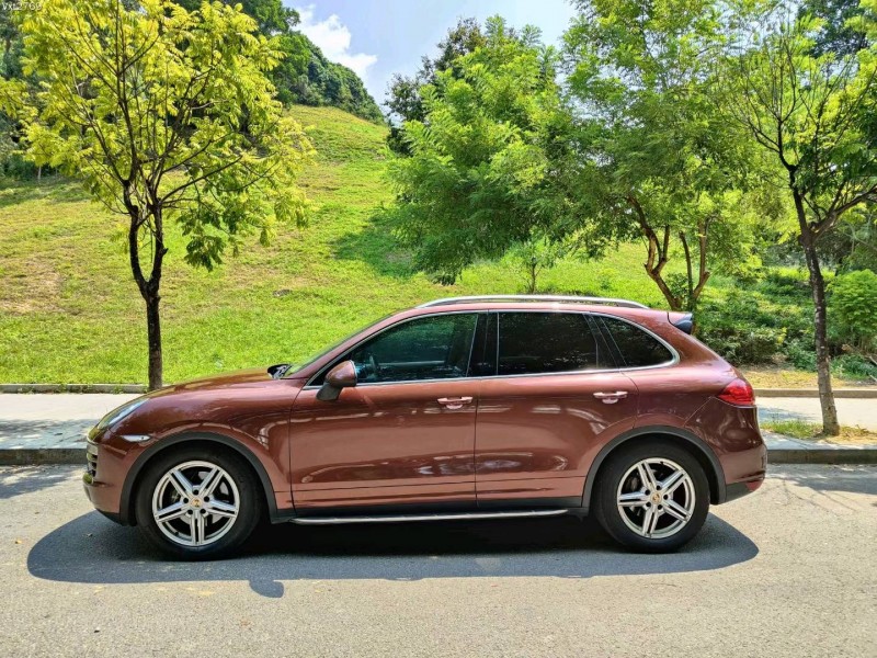 东莞12年保时捷卡宴8