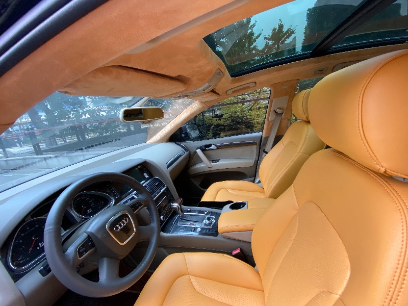 成都12年奥迪Q78