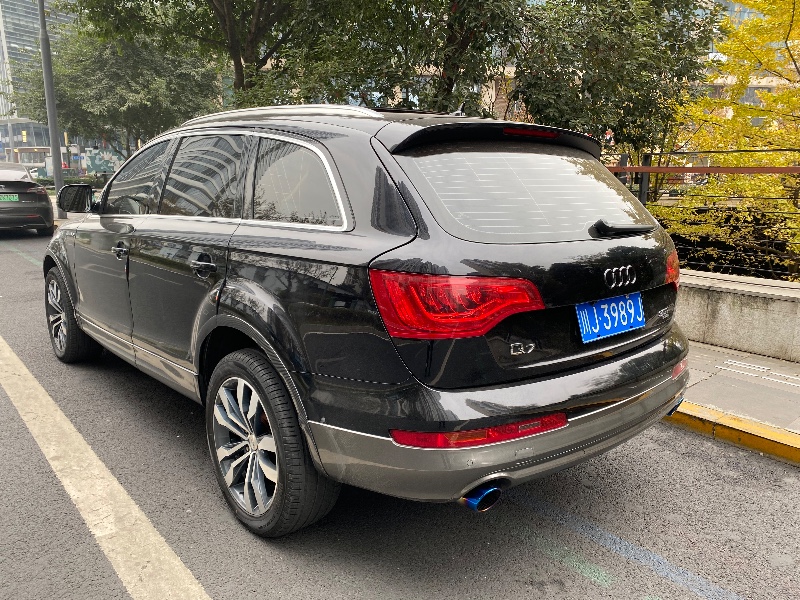 成都12年奥迪Q73