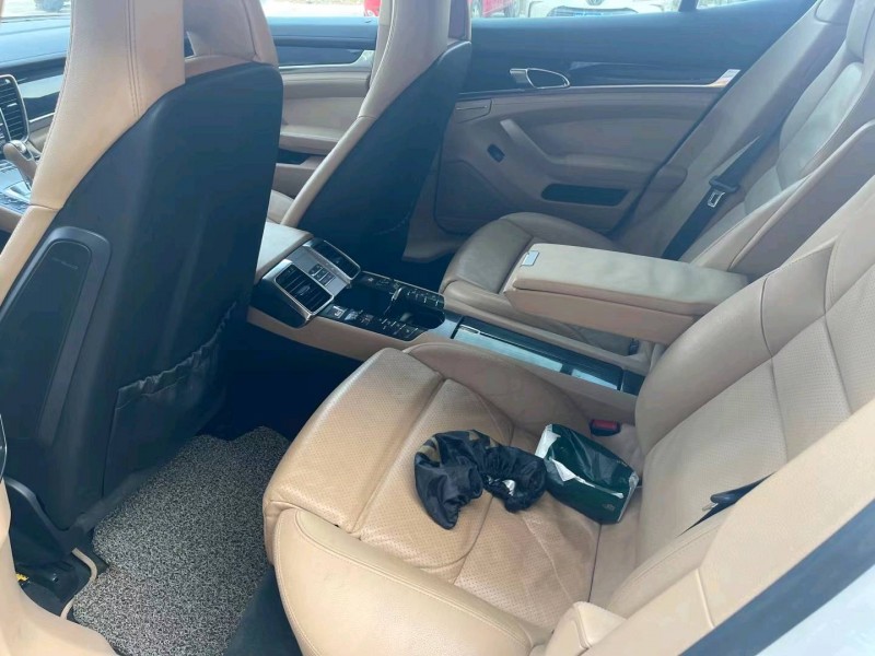 东莞13年保时捷帕拉梅拉6