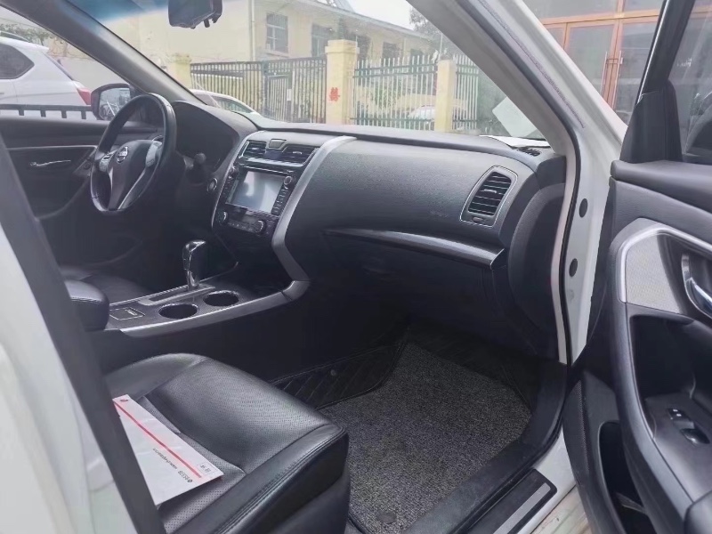 北京16年日产天籁8