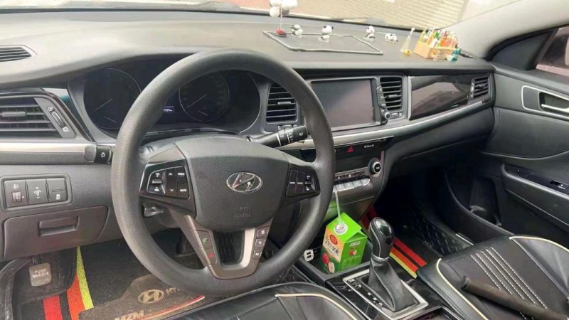 邯郸17年现代名图4