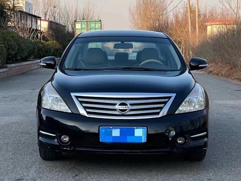 青岛11年日产天籁1