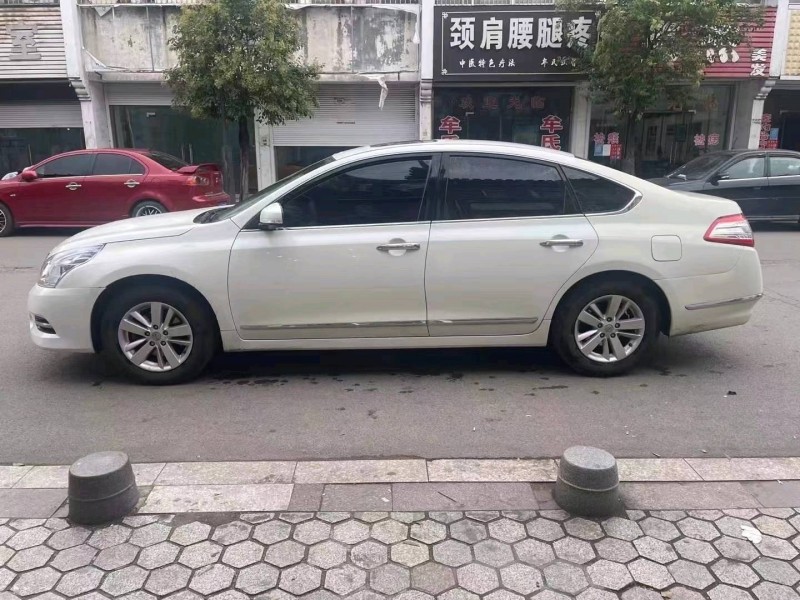 枣庄12年日产天籁4