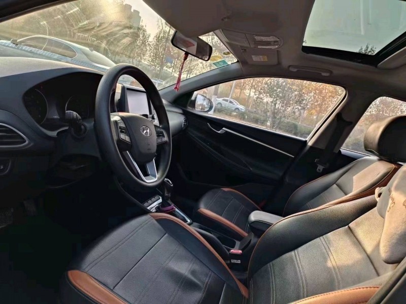 北京17年现代悦动8