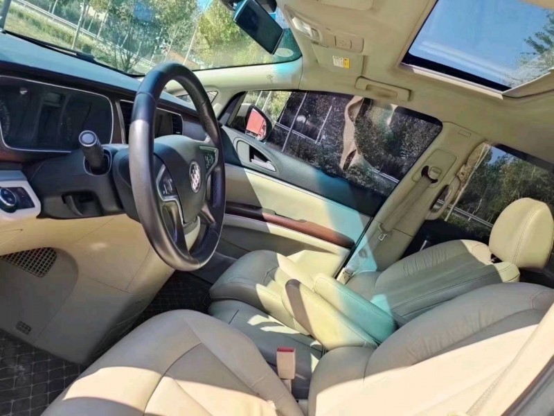 北京16年别克GL82