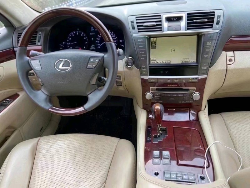 北京12年雷克萨斯LS8