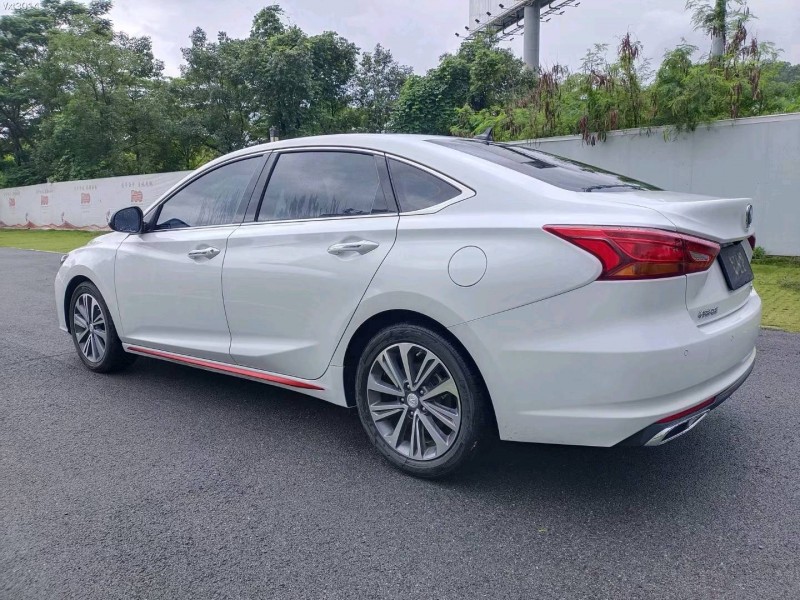 東莞21年長安汽車銳程CC8