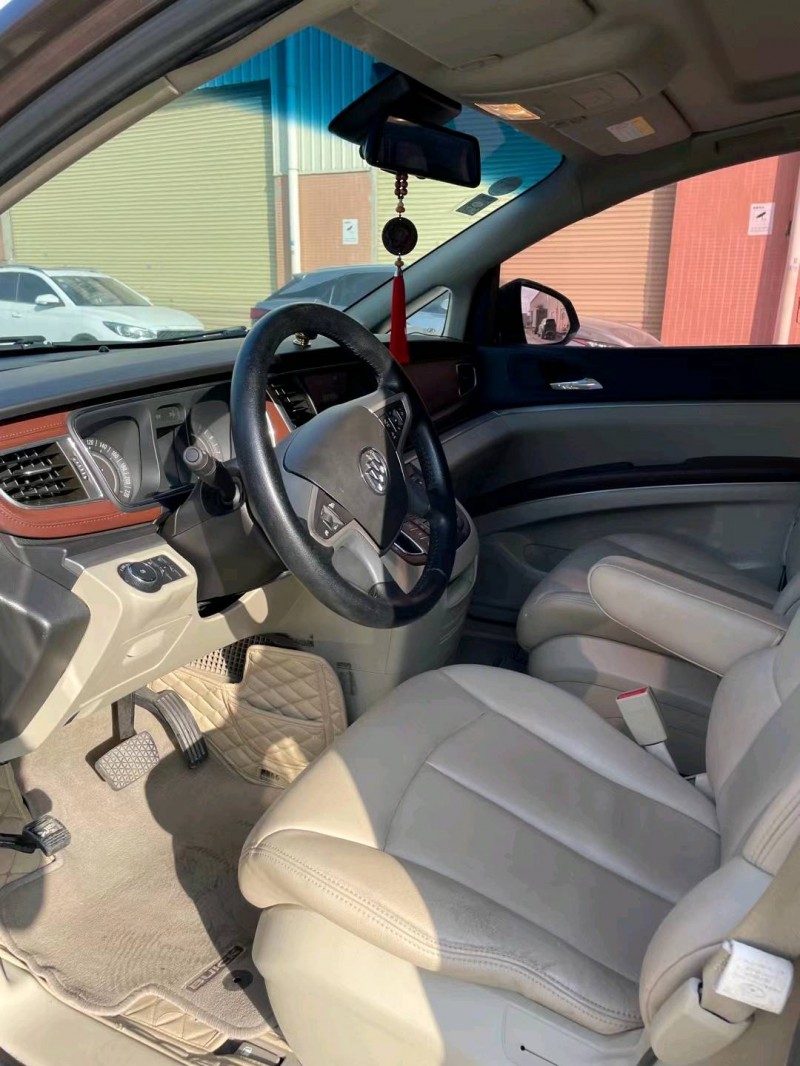 东莞18年别克GL84