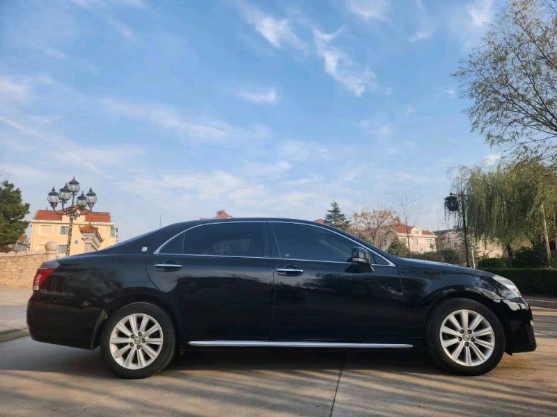 北京14年丰田皇冠8