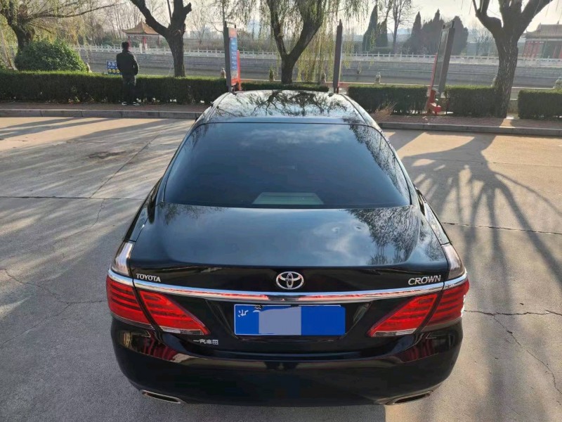 北京14年丰田皇冠9