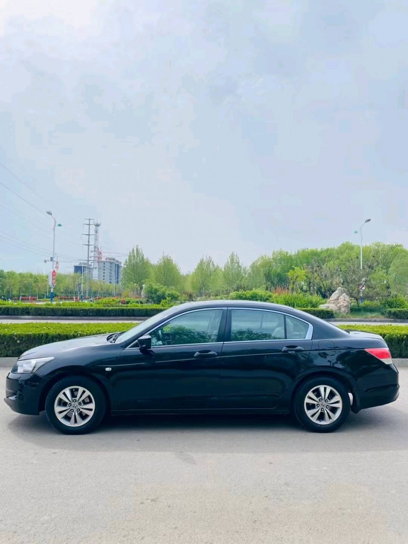 聊城09年本田雅阁3