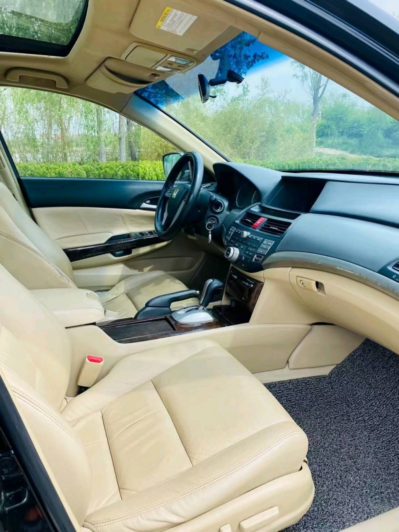 聊城09年本田雅阁4