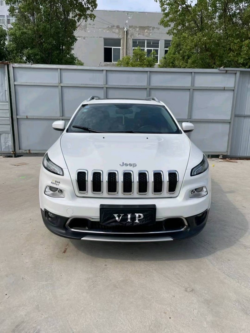 宿遷19年Jeep自由光1