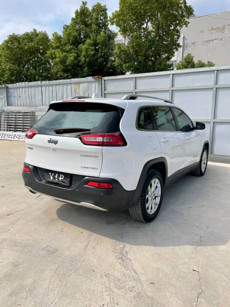 宿遷19年Jeep自由光7