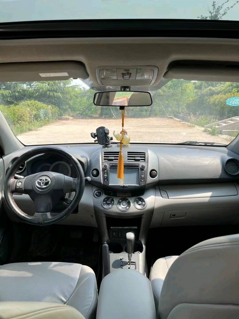 青岛10年丰田RAV42