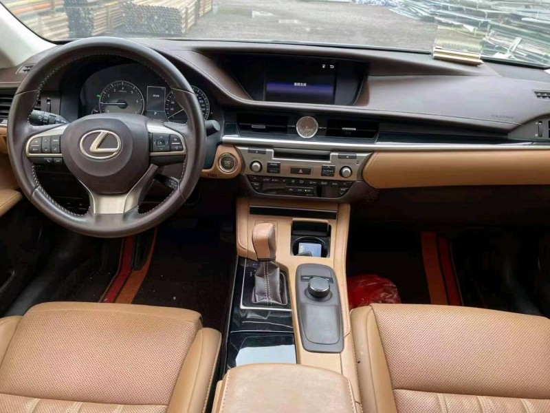 济南18年雷克萨斯ES8