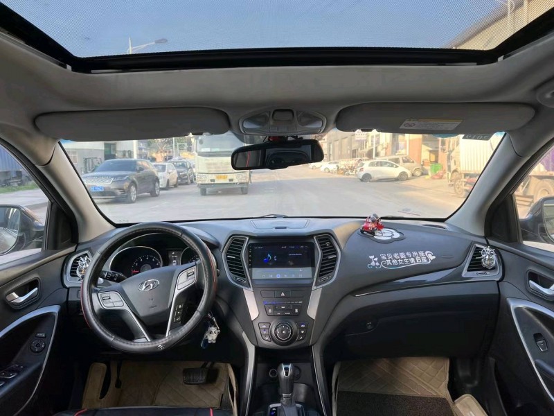 东莞15年现代全新胜达5