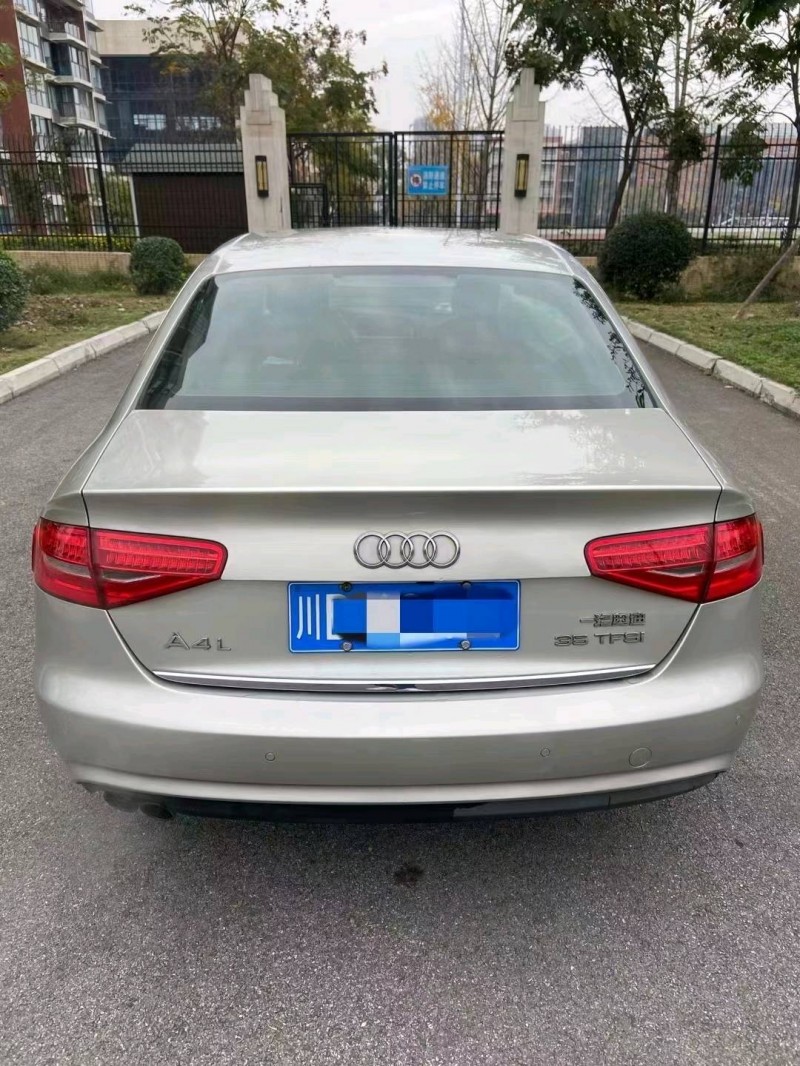 成都15年奥迪A4L8