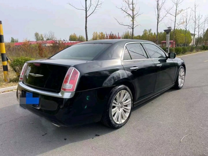 济宁16年克莱斯勒300C5