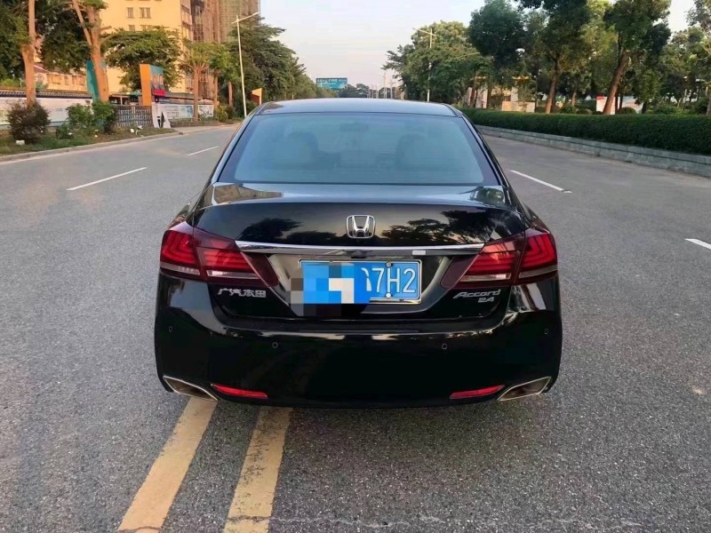 珠海14年本田雅阁2