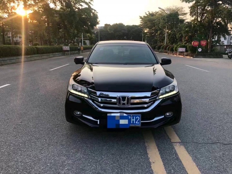 珠海14年本田雅阁1