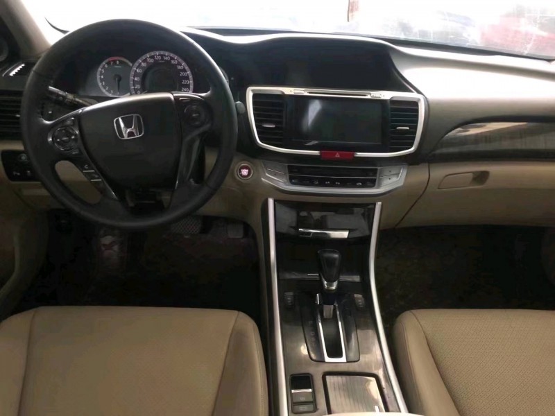 珠海14年本田雅阁5