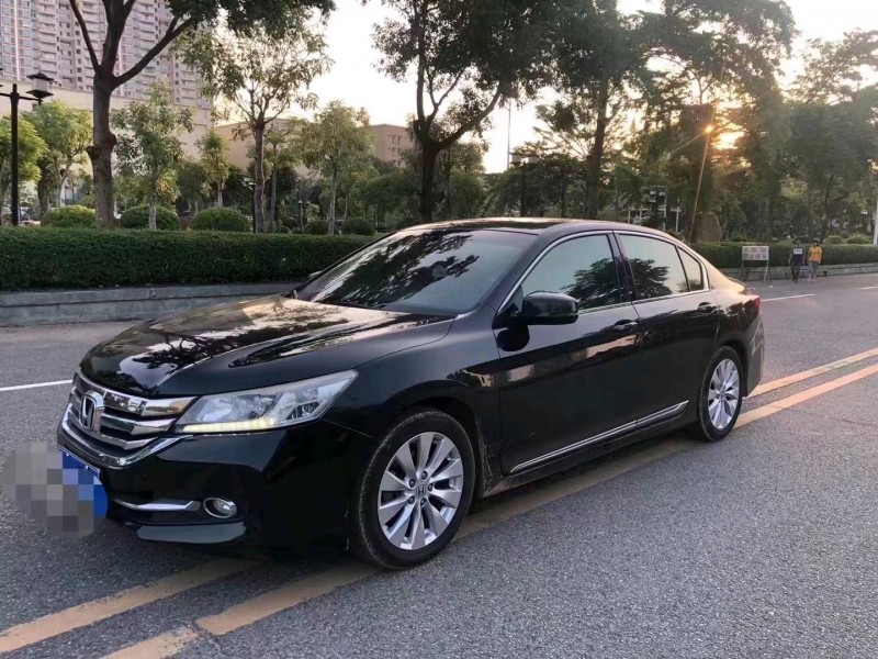 珠海14年本田雅阁9