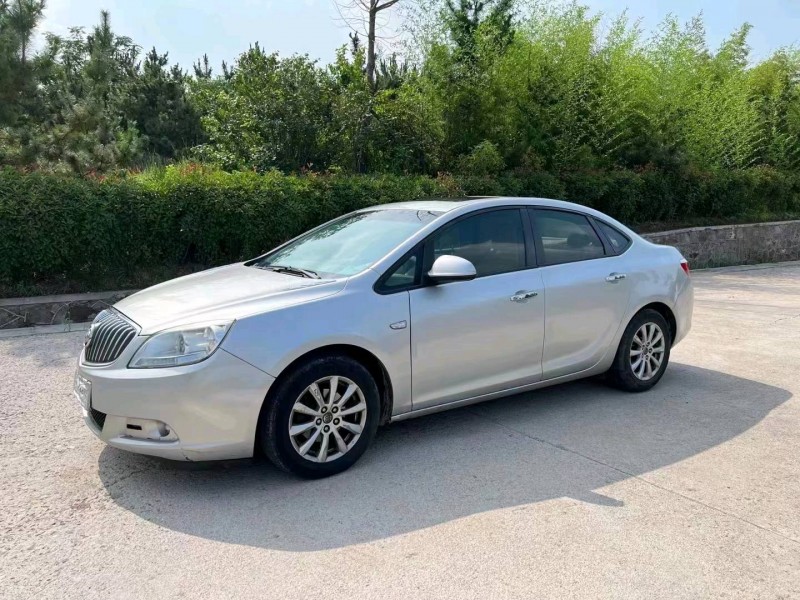 青岛11年别克英朗2