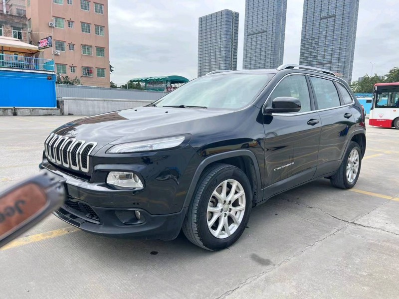 广州16年Jeep自由光2