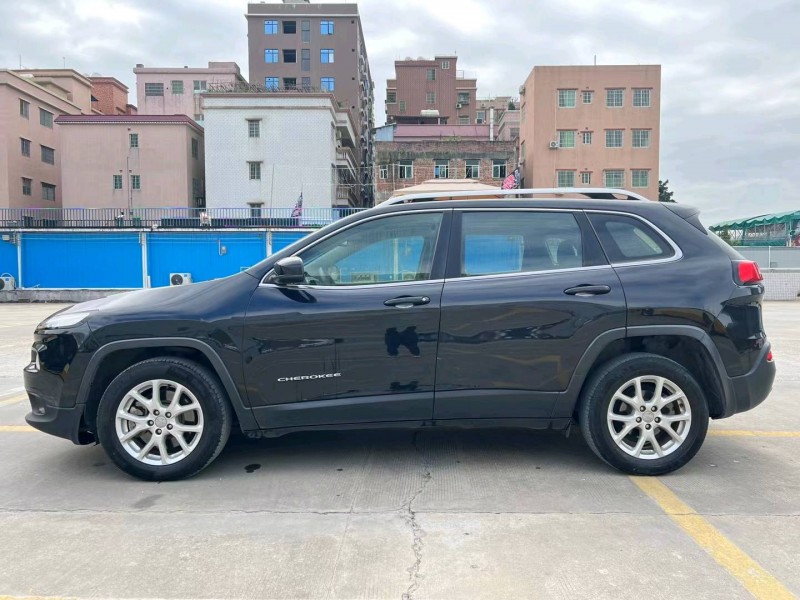 广州16年Jeep自由光4