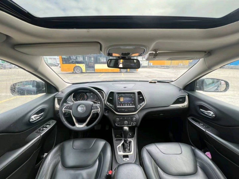 广州16年Jeep自由光5