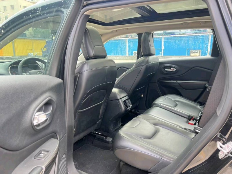 广州16年Jeep自由光8