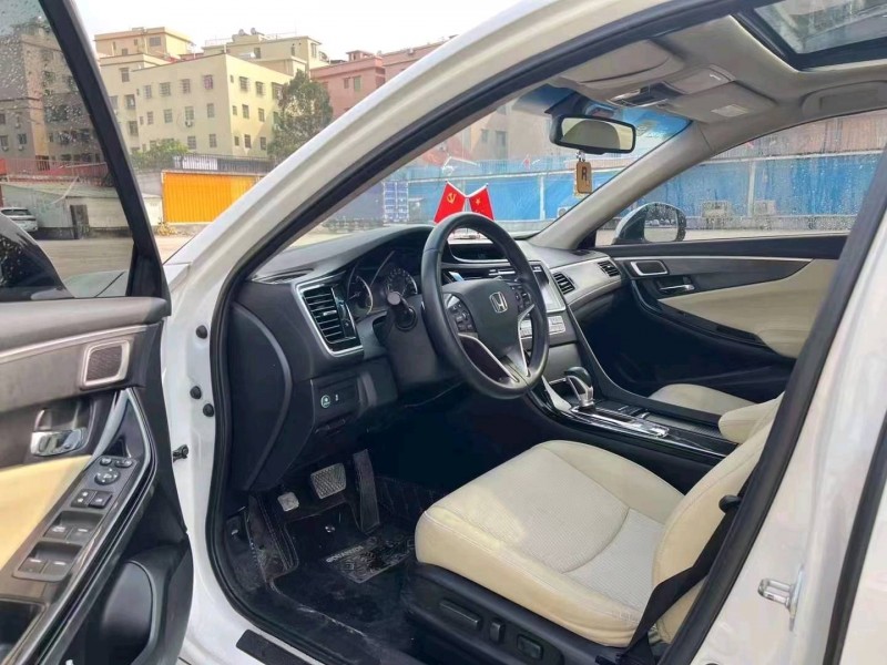 珠海16年本田思铂睿4