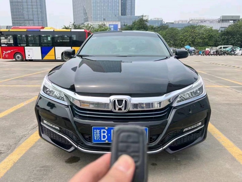 珠海17年本田雅阁1