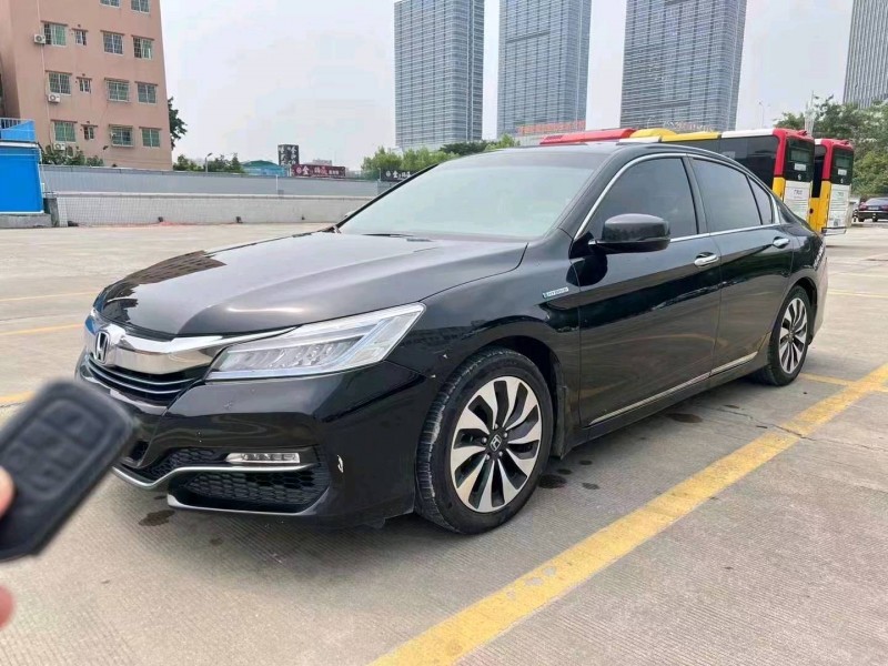 珠海17年本田雅阁9