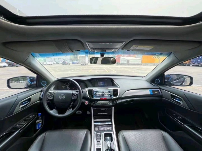 珠海17年本田雅阁8