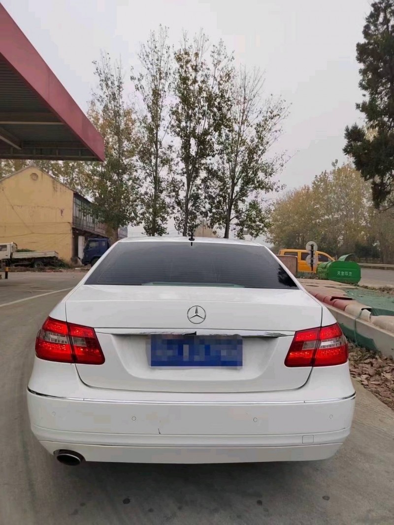 北京16年奔驰E8